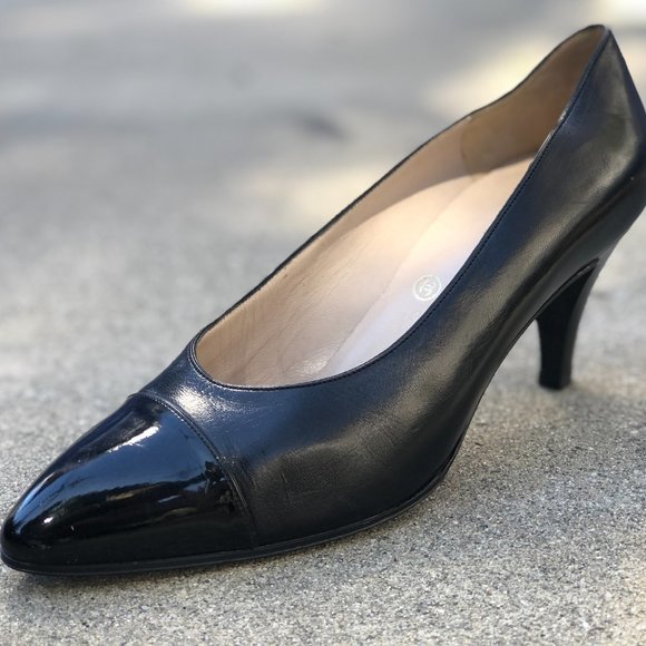 CHANEL Black Leather & Patent Cap Toe Heeled Pump (90s) - Picture 2 of 4